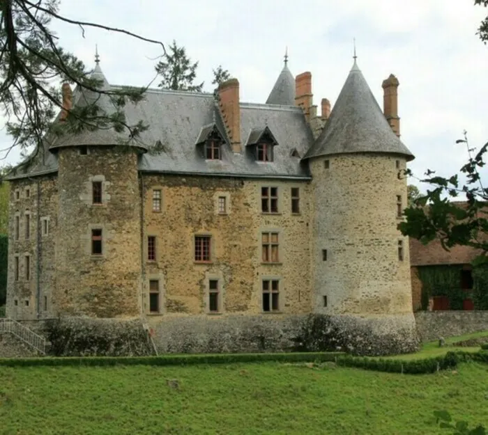 Visite guidée d'un château du XVe et XIXe siècles Château de Curzac Saint-Vitte-sur-Briance