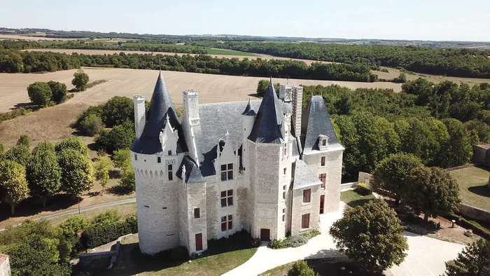 Visites commentées du château par un guide ou en autonomie avec audio-guides Château de Neuvicq le Château Neuvicq-le-Château