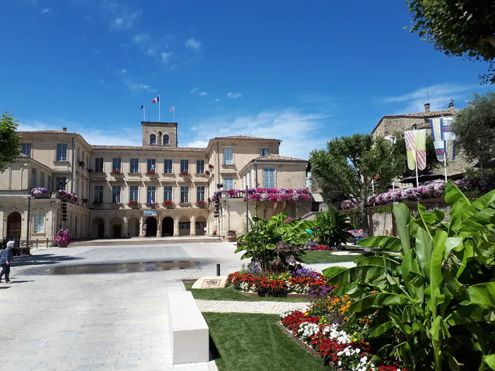 Déambulations au Château de Simiane Château de Simiane Valréas