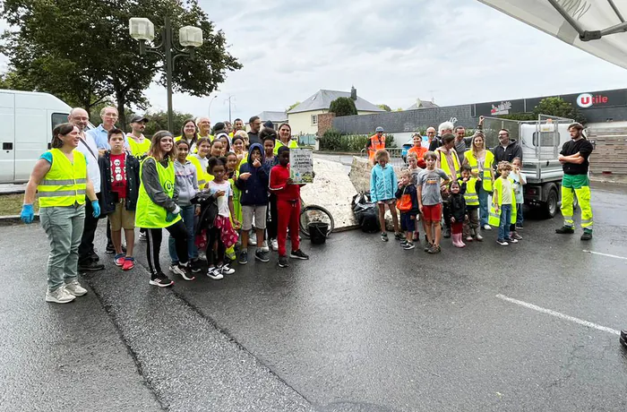 Clean up day : journée nettoyage de la nature parking du centre commercial Vezin le Coquet Vezin-le-Coquet