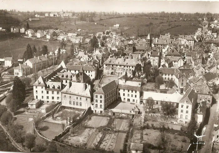 Retour dans l'ancien couvent Notre-Dame Couvent Notre-Dame Mauriac