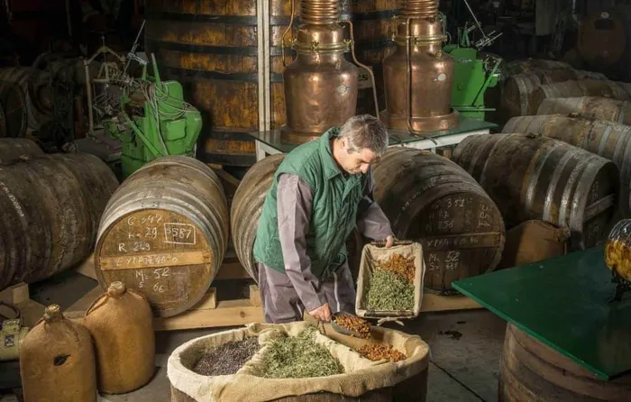 Visites guidées de la distillerie de la Verveine du Velay Pagès Distillerie pagès Saint-Germain-Laprade