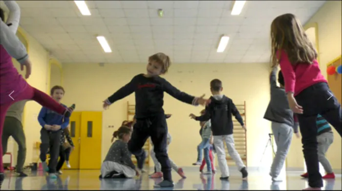 Ateliers chorégraphiques parents-enfants "Sois sage et tais-toi" par la Cnie Mouvimiento Ecole Anne Sylvestre Vitrolles