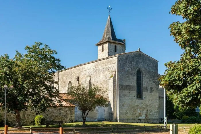 Découverte et visite de l'église Notre-Dame-de-l'Assomption Église Notre-Dame-de-l'Assomption Salles-sur-Mer