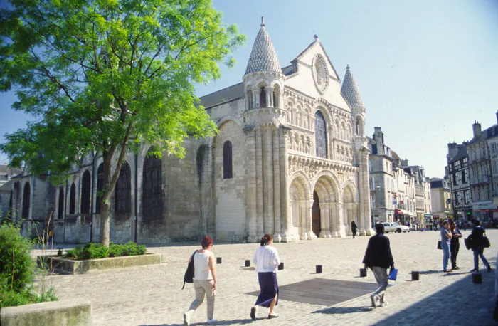 Découvrez l'église Notre-Dame-La-Grande Église Notre-Dame-la-Grande Poitiers