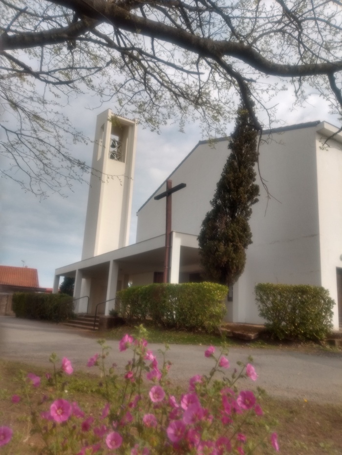 Visite de l'église Sainte-Bernadette d'Anglet Église Sainte-Bernadette Anglet