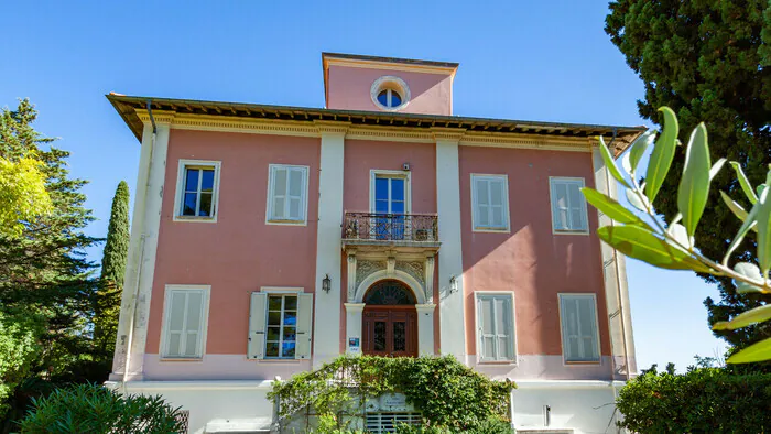 visite guidée du Campus Trotabas Faculté de droit et de science politique - Université Côte d'Azur Nice