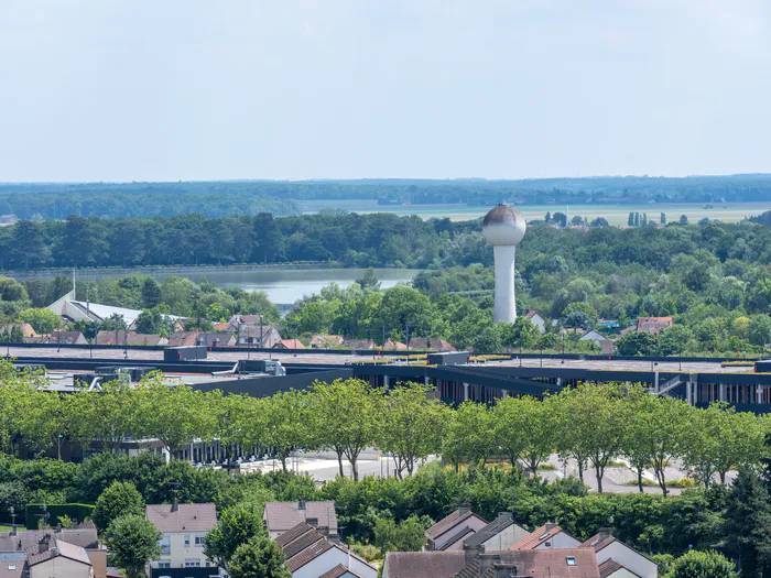 Archipel Francilien - Les paysages de Saint-Quentin-en-Yvelines (Visite guidée) Gare de Saint-Quentin-en -Yvelines devant la Vélostation Montigny-le-Bretonneux