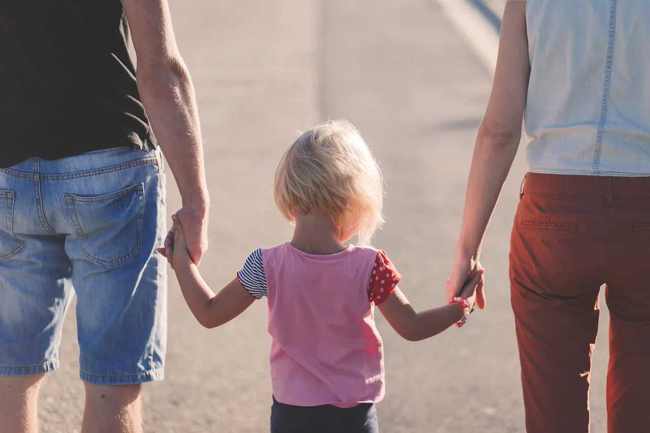 Conférence À qui appartiennent les enfants?