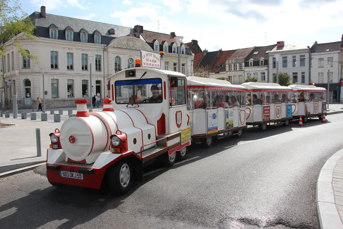 Visite en petit train touristique Grand'place Saint-Amand-les-Eaux Saint-Amand-les-Eaux