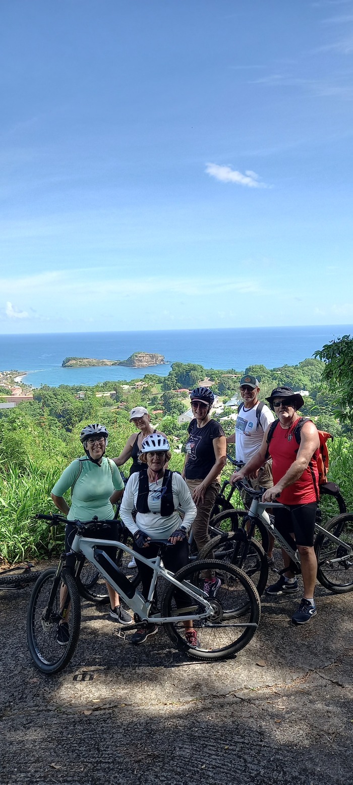 Visite guidée à vélo électrique de l'habitation La Salle sucrerie du XVII siècle et de la ville de Sainte-Marie Habitation La Salle Sainte-Marie