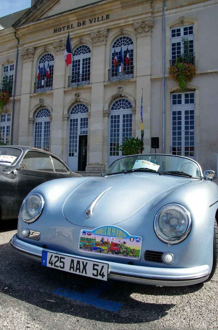 Découvrez le rassemblement de voitures anciennes "Toul Auto Retro" Hôtel de ville Toul