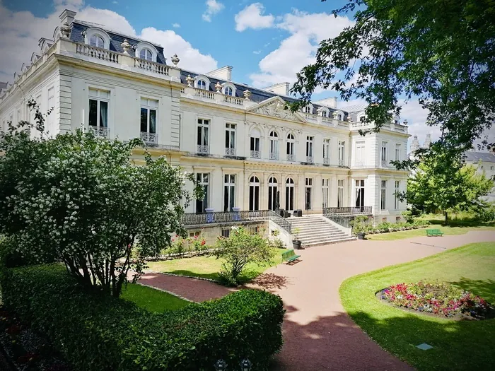 Visite de l'Hôtel du Grand Commandement Hôtel du Grand Commandement Tours