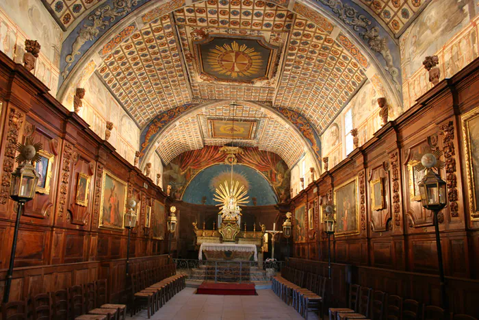 La Chapelle des Pénitents Blancs et la Tour Ripert La chapelle des Pénitents Blancs Valréas