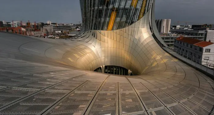 Visite guidée architecturale de la cité du vin La cité du vin Bordeaux