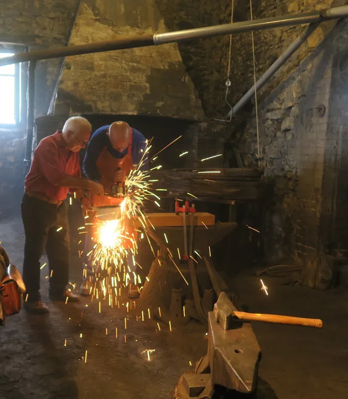 Les « Taillandiers » redonnent vie à la forge de Dinetard La Taillanderie de Dinetard Livron-sur-Drôme