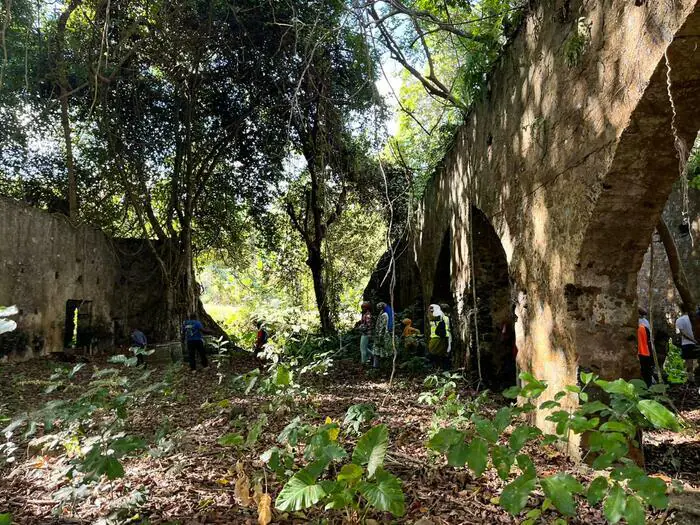 L’itinérance autour des patrimoines naturelles et historiques dans la commune de Mtsangamouji lieu du départ Place Manzara