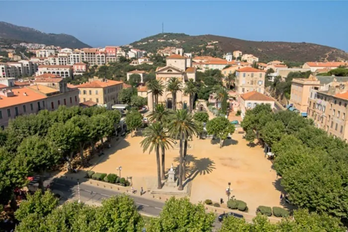 Visite libre de l'Eglise de l'Immaculée Conception et de l'Eglise de la Miséricorde (dite l'église des moines) L'île-Rousse place Paoli L'Île-Rousse