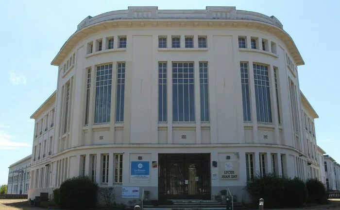 Visite commentée du Lycée Jean Zay à Thiers Lycée Jean Zay Thiers