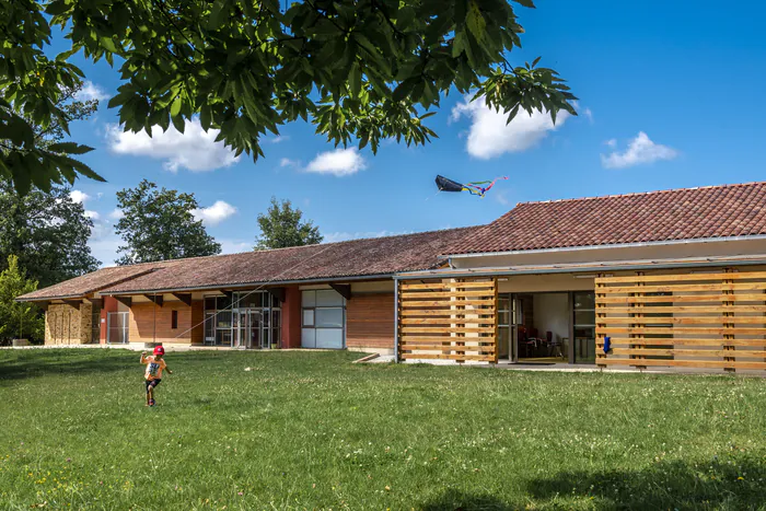 Visite des archives de la Maison du Père Castor Maison du Père Castor Meuzac