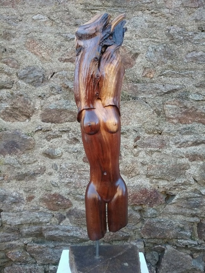 Démonstration de sculpture bois par Denis Derrien Maison Prébendale Saint-Pol-de-Léon