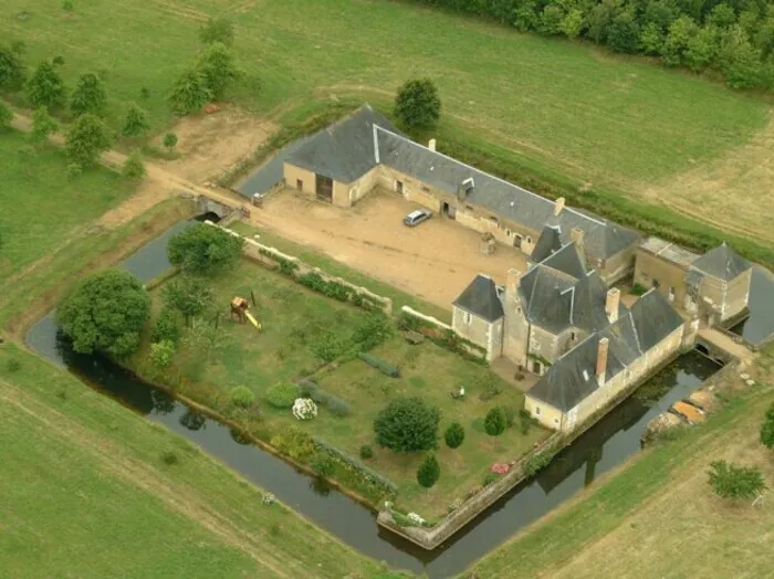 Visite du manoir de la Faverie Manoir de la Faverie Beaumont-Pied-de-Boeuf