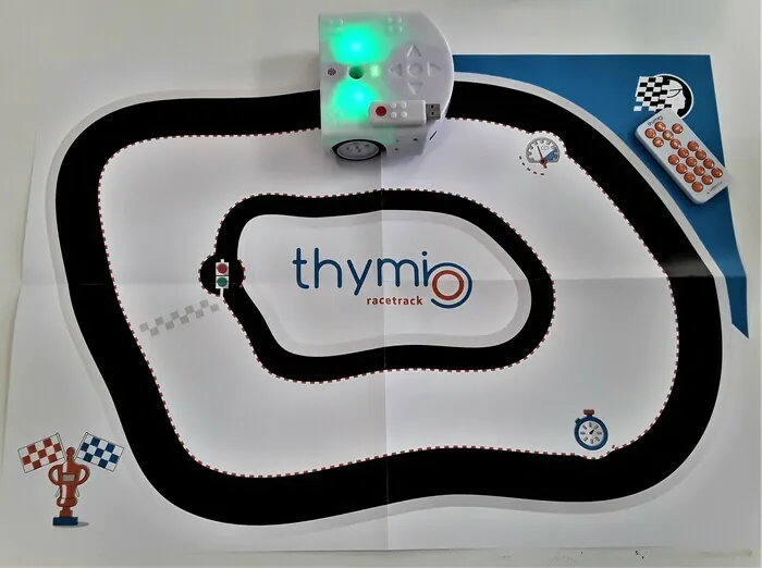 Atelier robotique avec deux robots Thymio médiathèque de Savigny Savigny