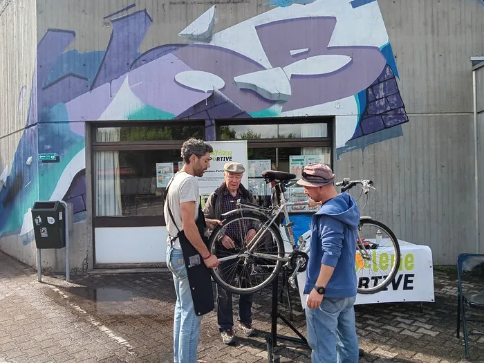 Atelier mobile de réparation de vélo Mozaïkafé Saint-Martin-d'Hères