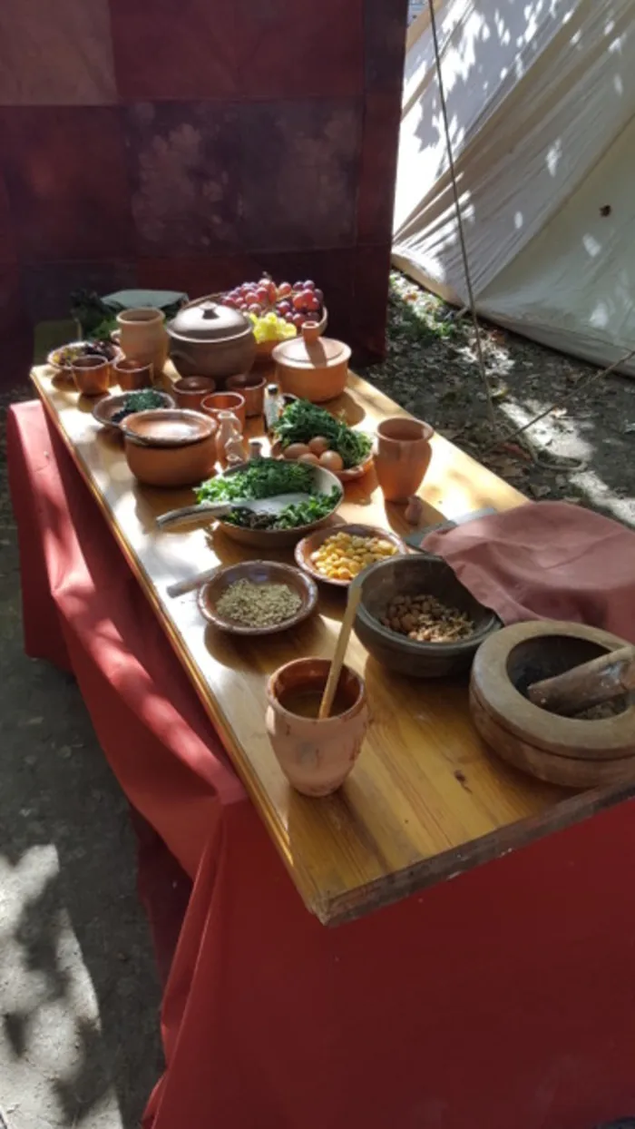 Reconstitution d'un banquet romain / Le banquet d'Ars Praetoria MuséAl-site antique d'Alba Alba-la-Romaine