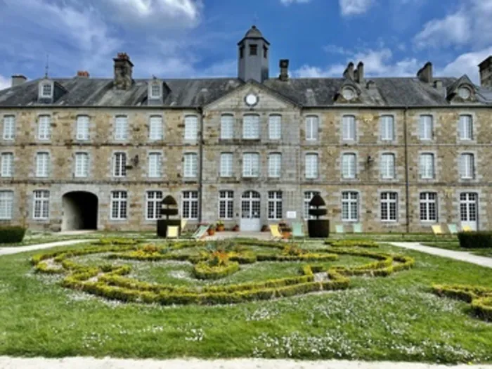 Levez les yeux ! Visite guidée : de l'hôtel-Dieu au musée ! Musée de Vire Normandie Vire Normandie