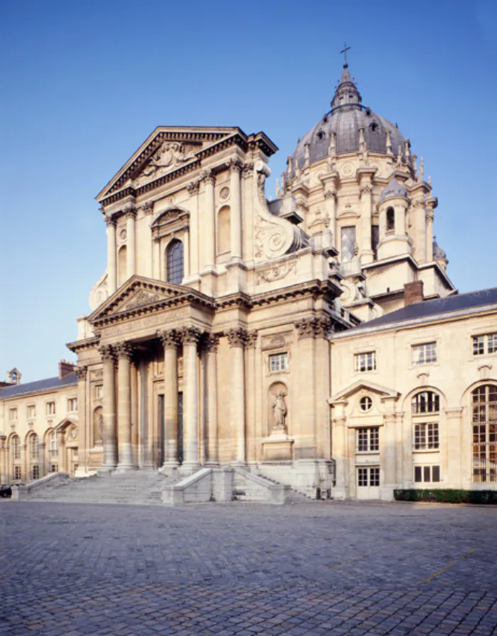 Visite du musée du Service de santé des armées et visite guidée des jardins du Val-de-Grâce Musée du service de santé des armées au Val-de-Grâce Paris