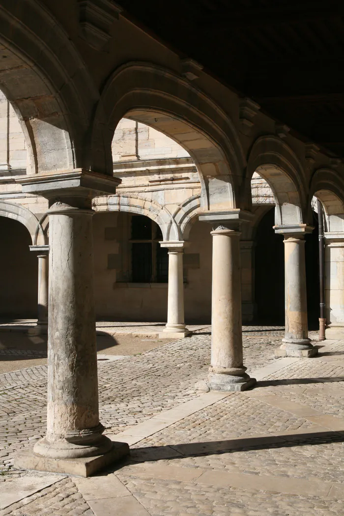 Visite guidée du palais Granvelle « Architecture dedans-dehors » Musée du Temps Besançon