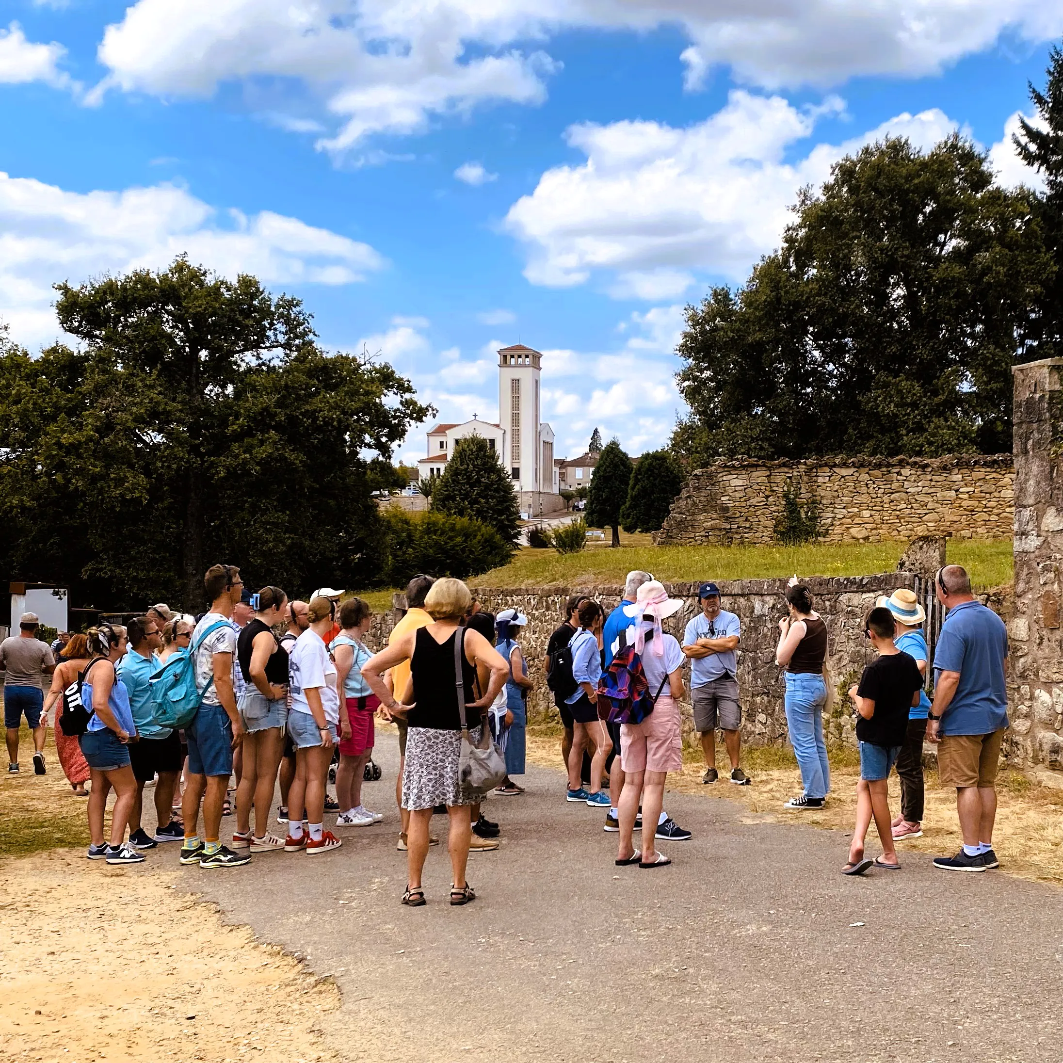 Journées européennes du Patrimoine 2024 visite guidée gratuite pour les étudiants du Village Martyr et du Centre de la Mémoire