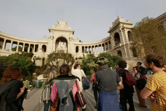 Balade avec Nicolas Memain · "Canal : là où il est visible" Palais Longchamp Marseille