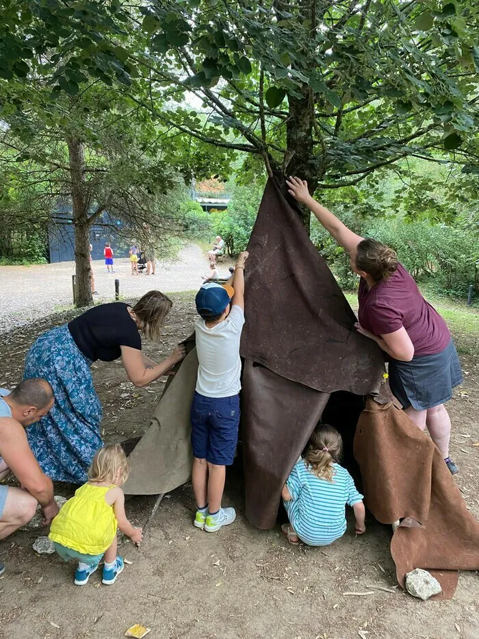 Atelier : construction d’un habitat préhistorique Paléosite Saint-Césaire