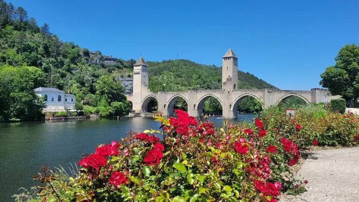 Randonnée sur les berges du Lot Pont Valentré Cahors