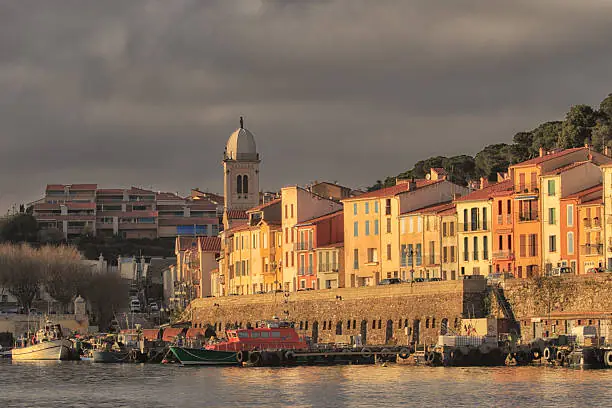 VISITE GUIDEE VOYAGE AUTOUR DU PORT AU CREPUSCULE