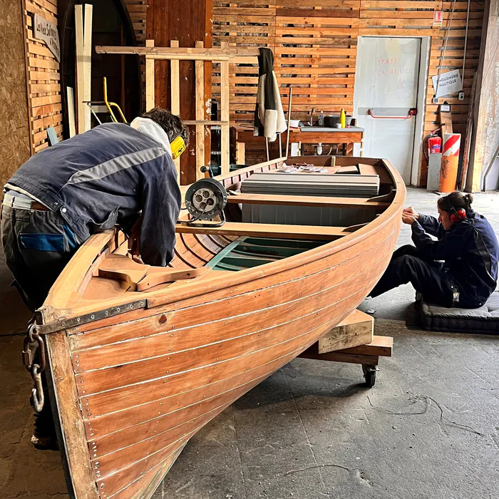 Découvrez le savoir-faire de l'association "Les Vieux Safrans d'Annecy" quai de la Tournette Annecy