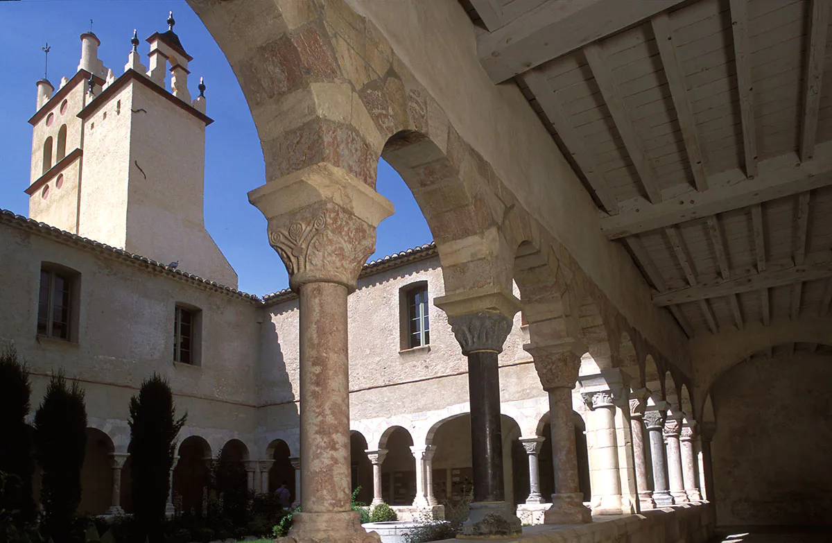 VISITE DU CLOÎTRE ET DE L'EGLISE SAINT-GENIS-DES-FONTAINES