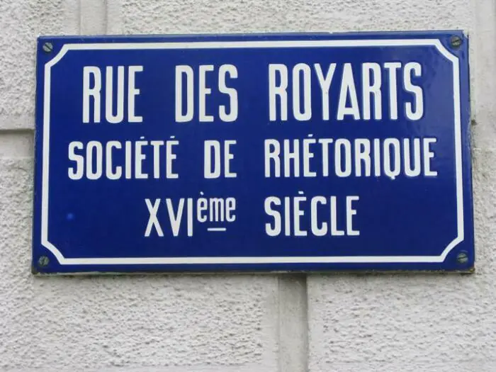 Balade pédestre "Les rues et leur histoire" Salle gothique au pied du beffroi Bailleul