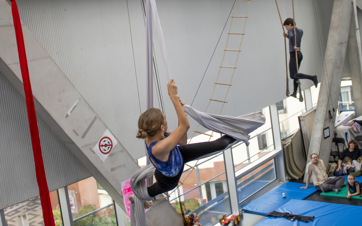 Stage vacances d'automne - Cirque aérien 10-14 ans au centre Paris Anim' Wangari Centre Paris Anim' Wangari Maathai Paris