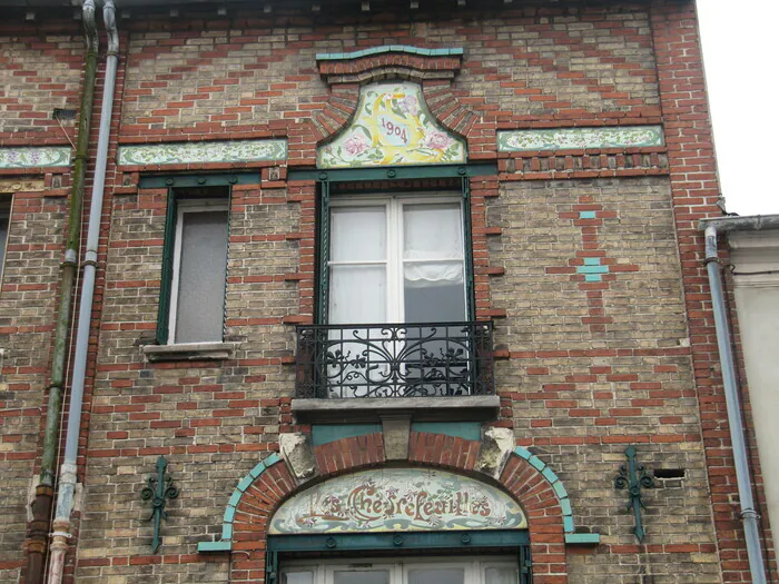 Montreuil Balade urbaine - la céramique de façade Balade urbaine "Montreuil céramique" Montreuil