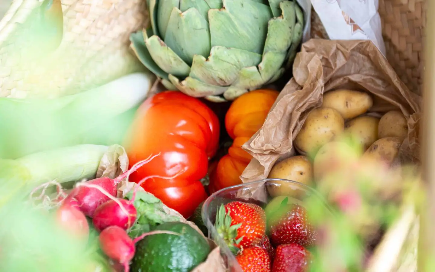 Marché aux produits de bouche et créateurs