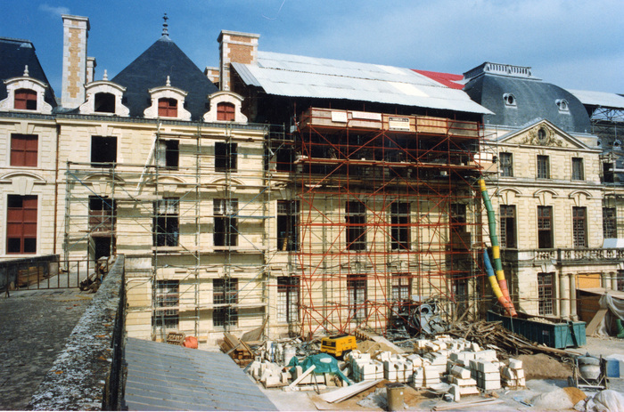 La restauration du château fête ses 30 ans ! Venez assister à une conférence Château des ducs de la Trémoille Thouars