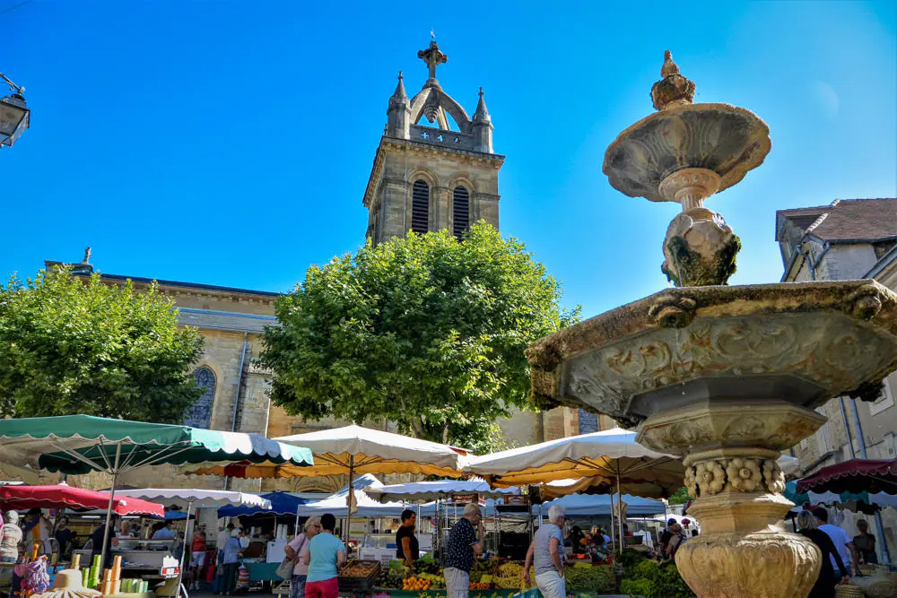 Marché traditionnel hebdomadaire