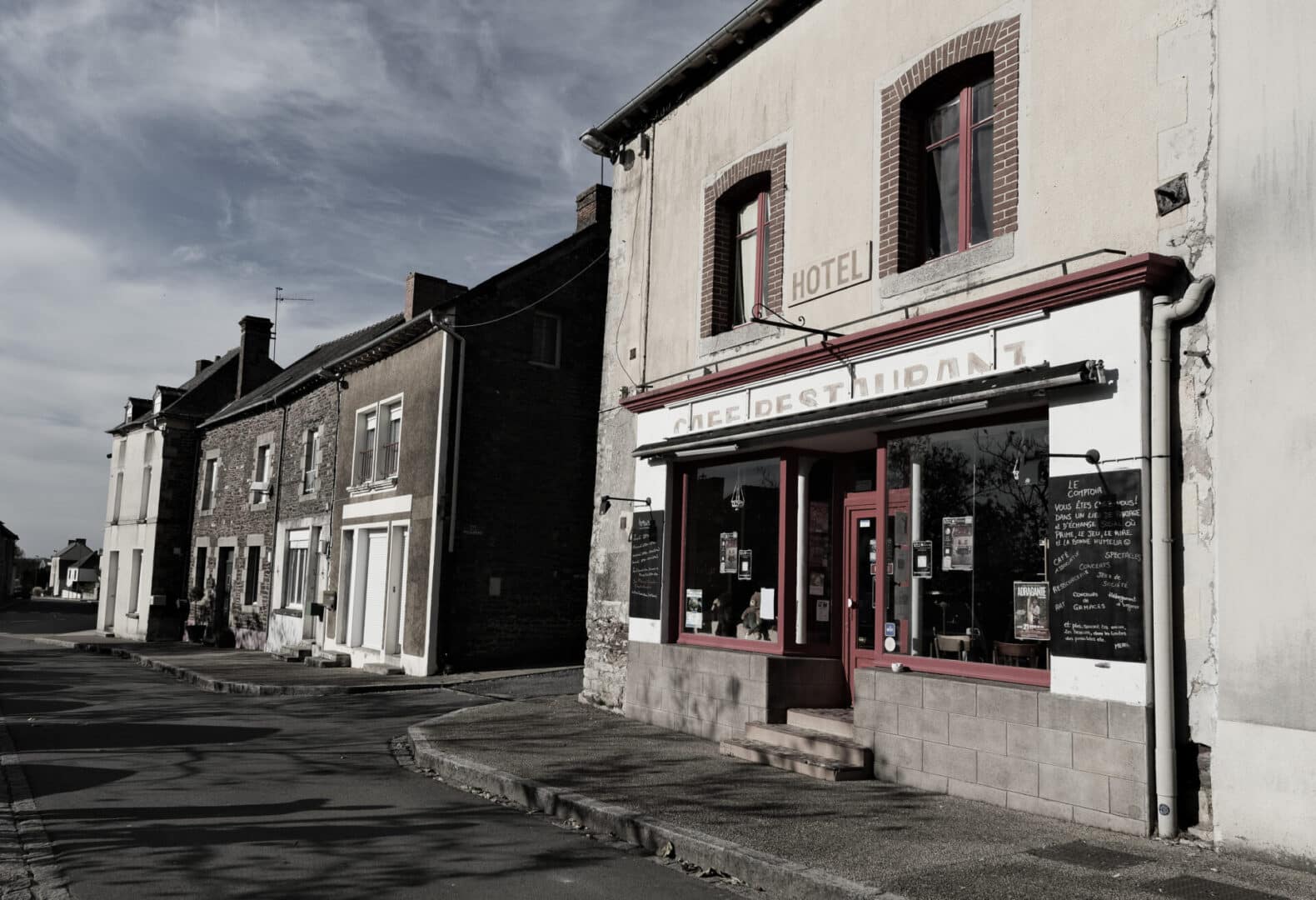 Le comptoir hôtel maudit