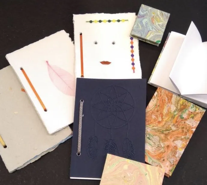 Atelier de Pratique Artistique Carnet fantaisie Halloween à l'AMI