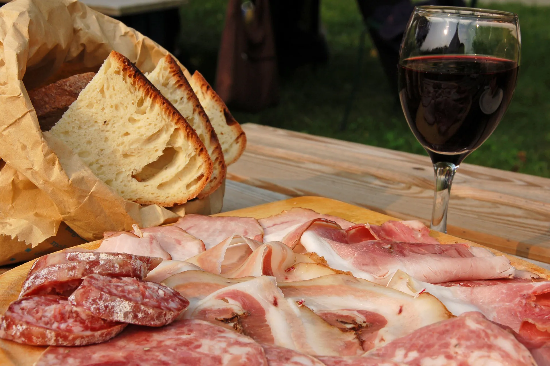 Dégustation de cochonnailles Beaujolais nouveau