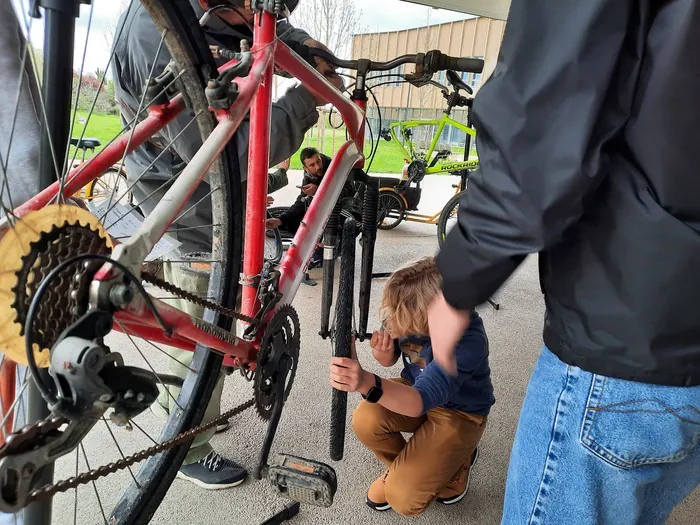 Atelier vélo mobile sur le marché de Cazères sur Garonne Marché de Cazères sur Garonne Cazères