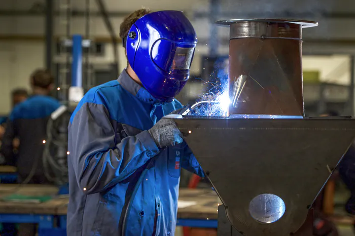 Immersion au sein de l'atelier de chaudronnerie Pôle formation UIMM Grand Ouest Normandie Caen